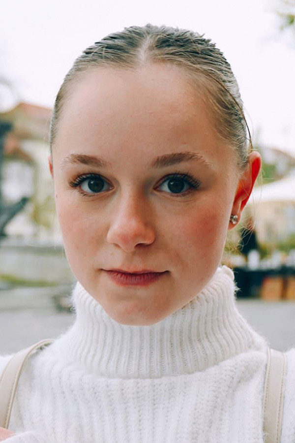 Tara Čubrilo backdrop