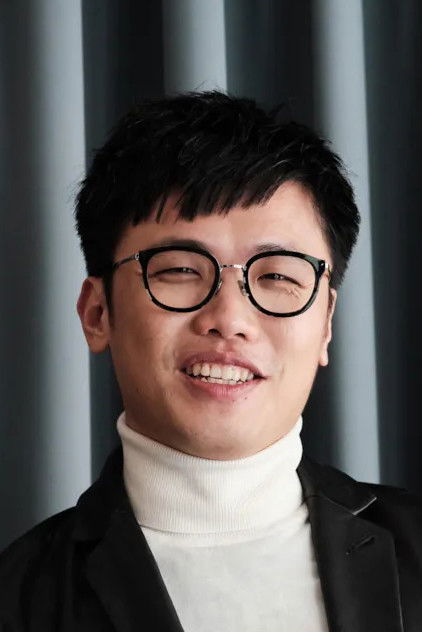 Yi-Cheng Li backdrop