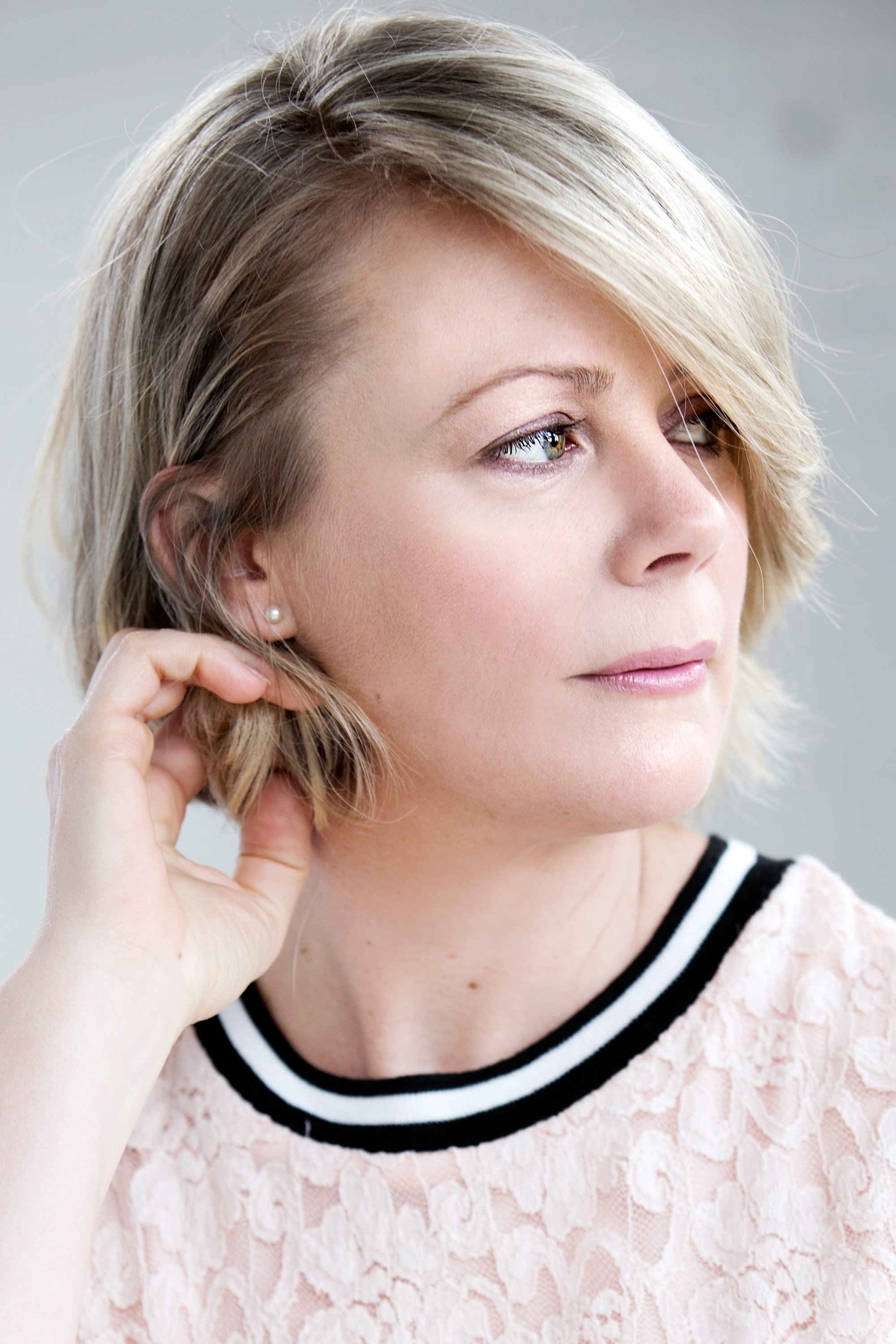 Anie Pascale backdrop