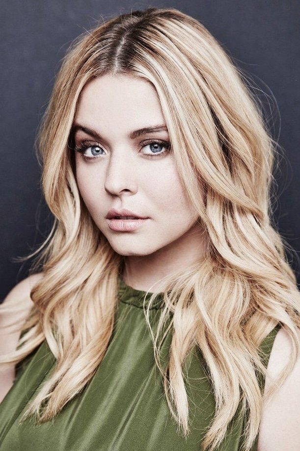 Sasha Pieterse backdrop