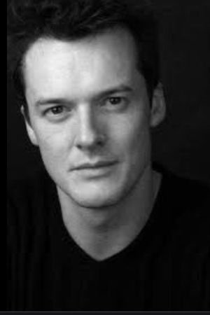 Del Synnott backdrop