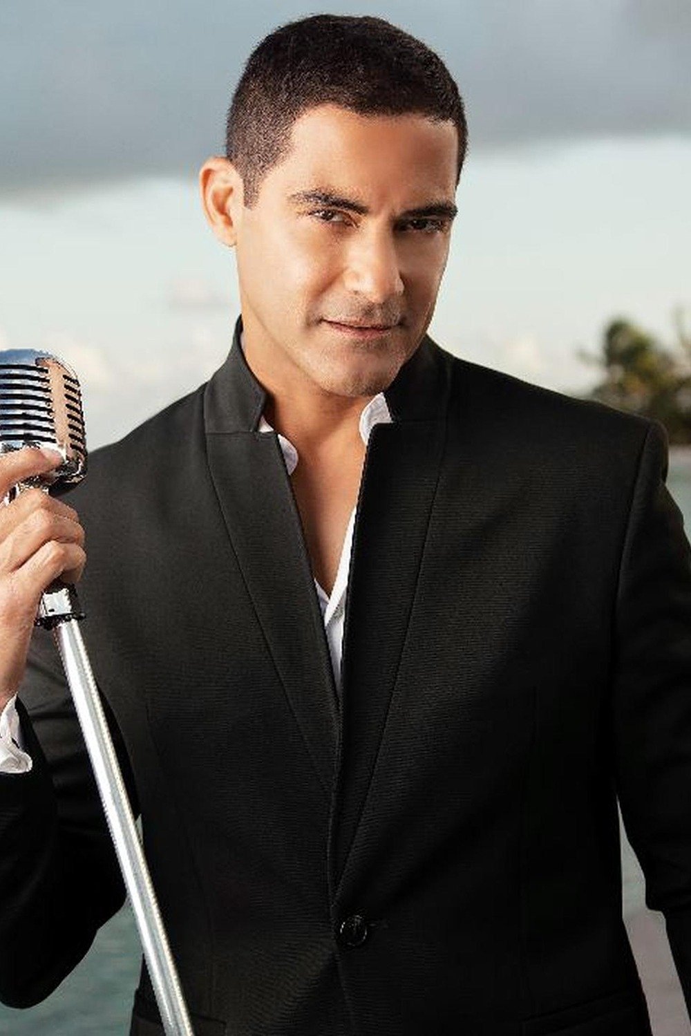 Charlie Massó backdrop