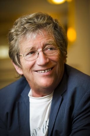 András Kern backdrop