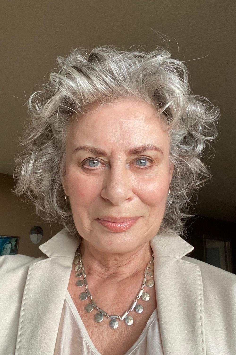 Mimi Kuzyk → Mimi Kuzyk backdrop