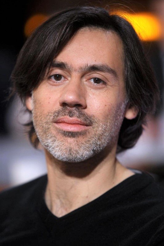 Emanuël Muret backdrop