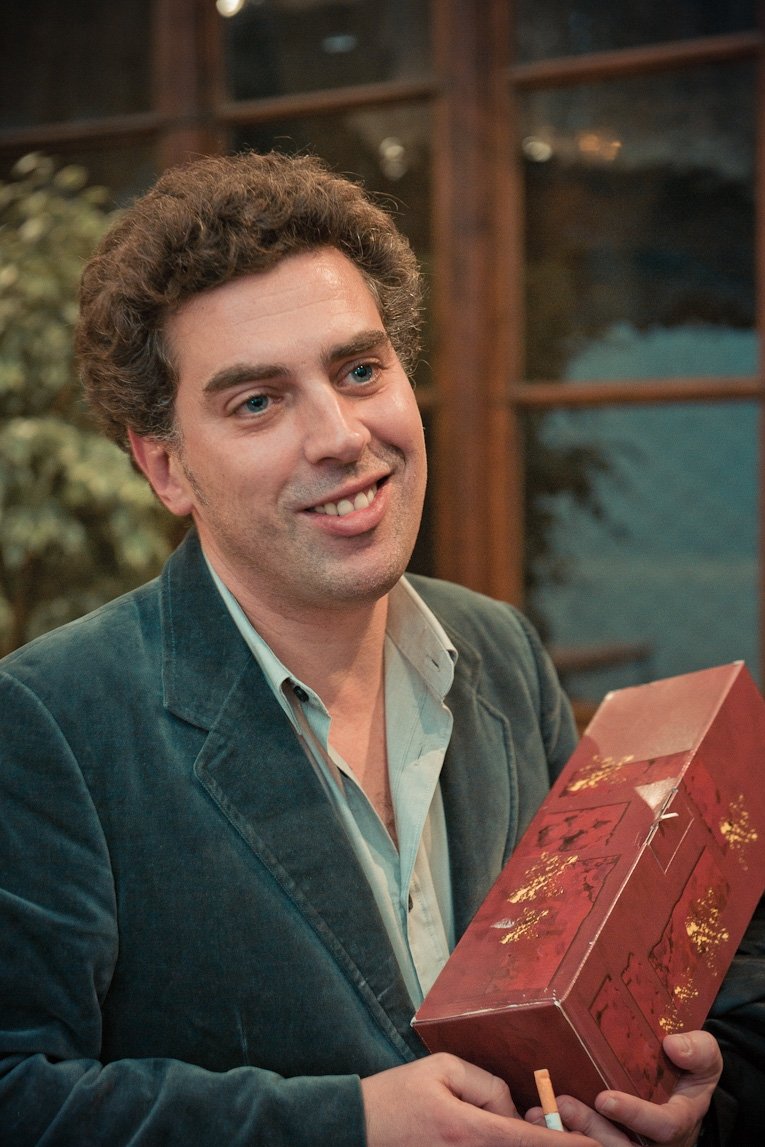 Frédéric Niedermayer backdrop