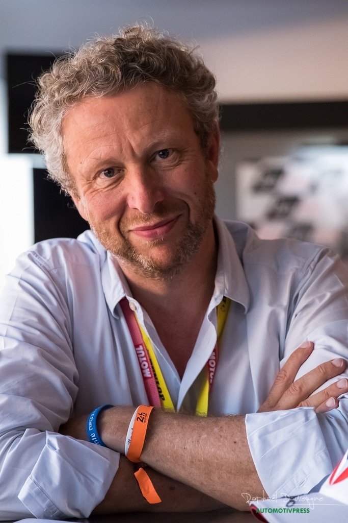 Philippe Graton backdrop