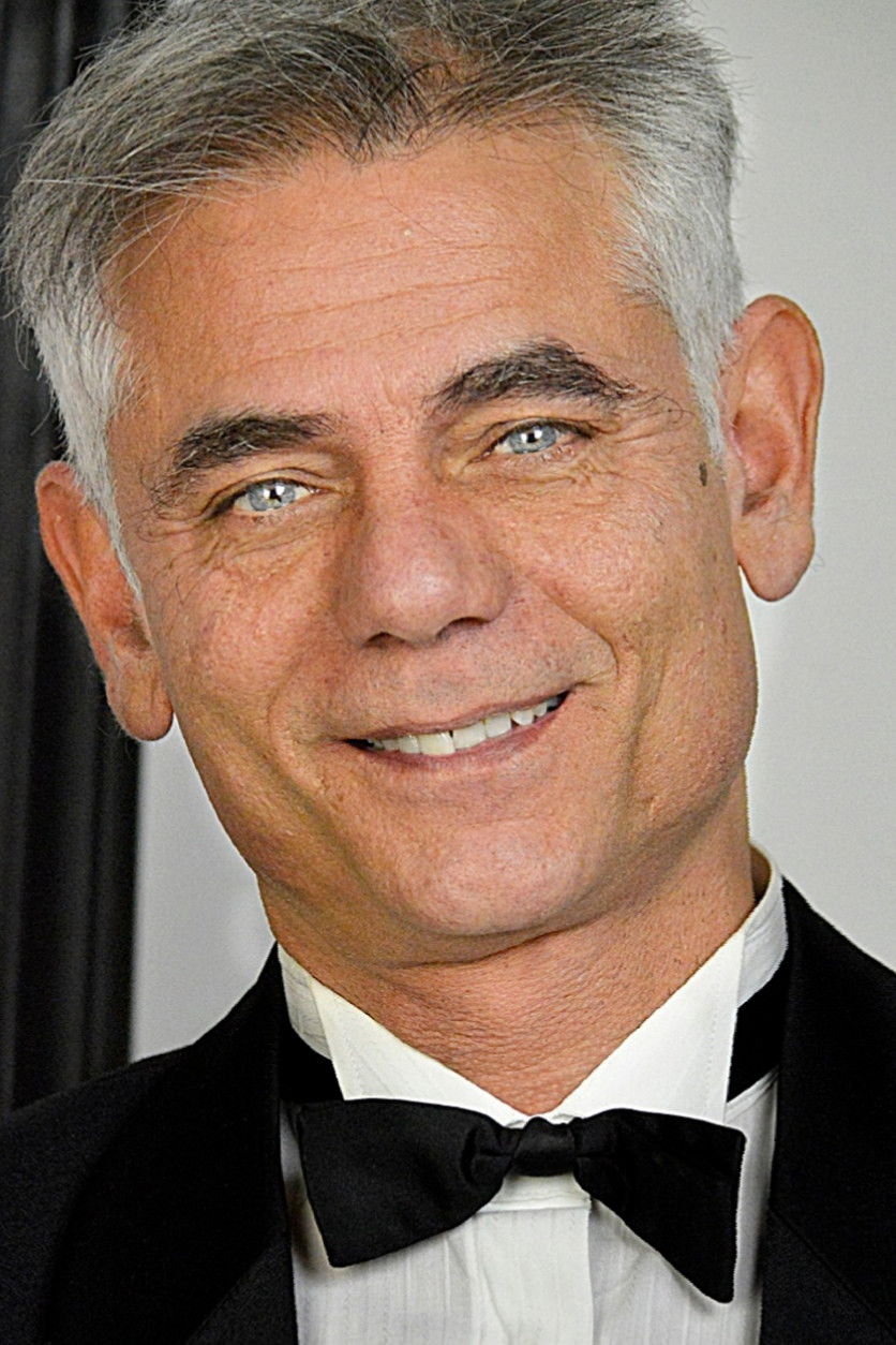 Mario Aterrano backdrop