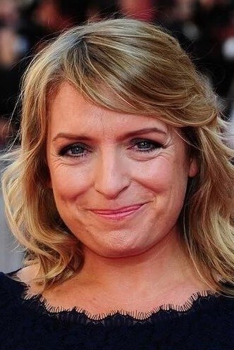 Klër Raushbruk backdrop