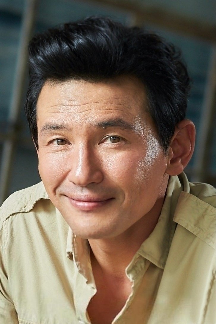 Hwang Jung-min backdrop