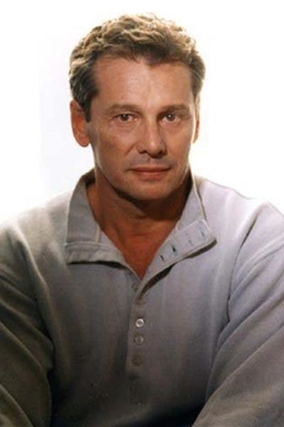 Hervé Bellon backdrop