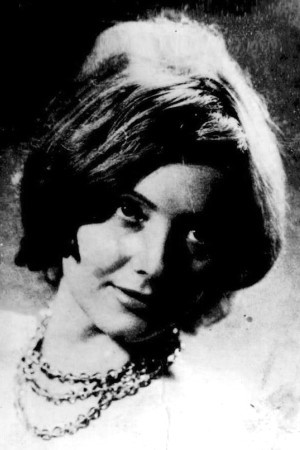 Angela Chiuaru backdrop