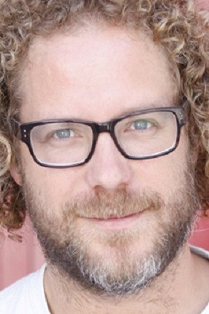 Enrique Rivero backdrop