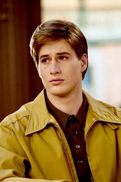 Brendan Fehr: Brendën Fer backdrop