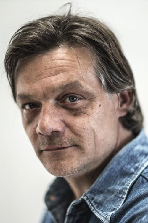 Tjeri Levaret backdrop