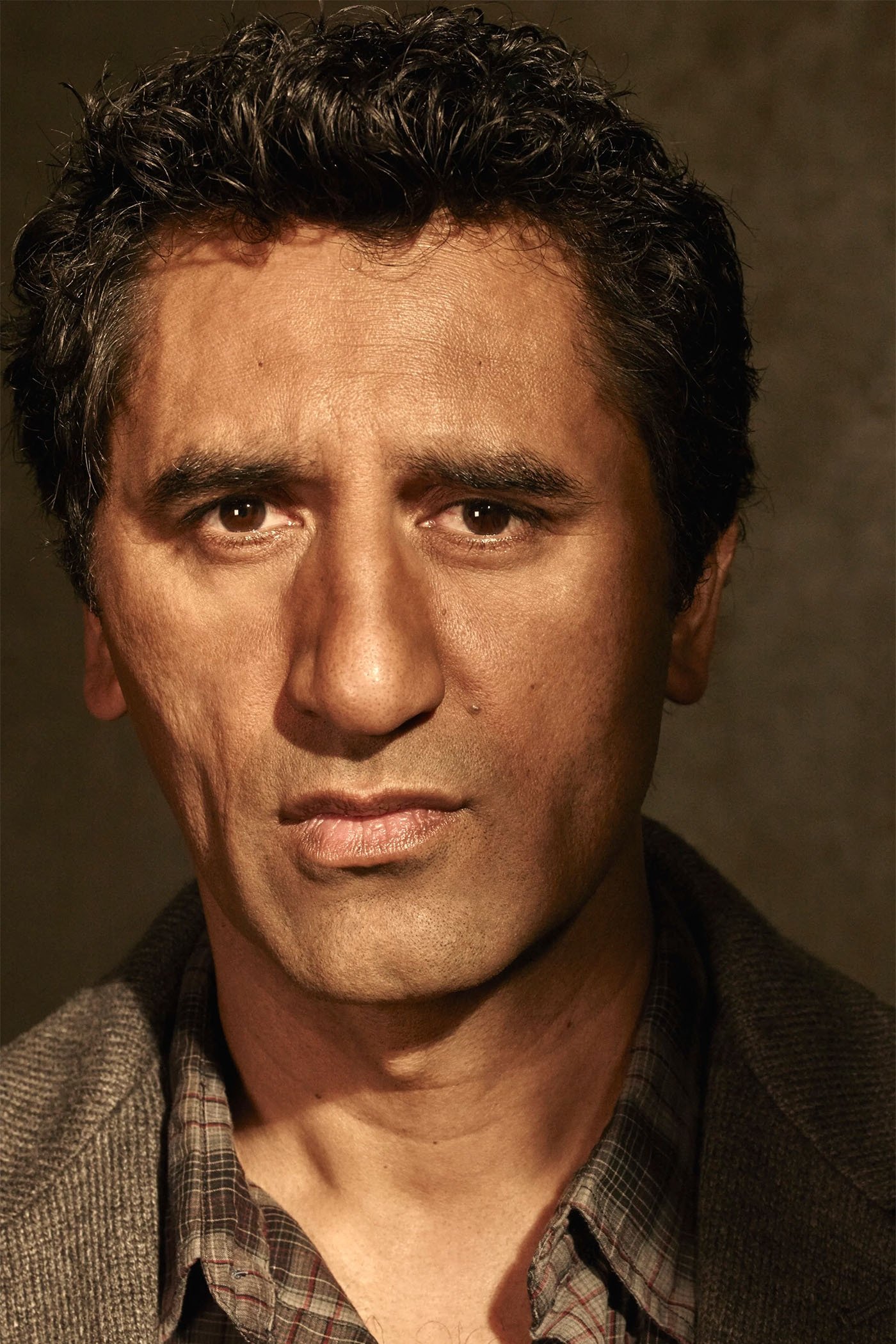 Cliff Curtis backdrop