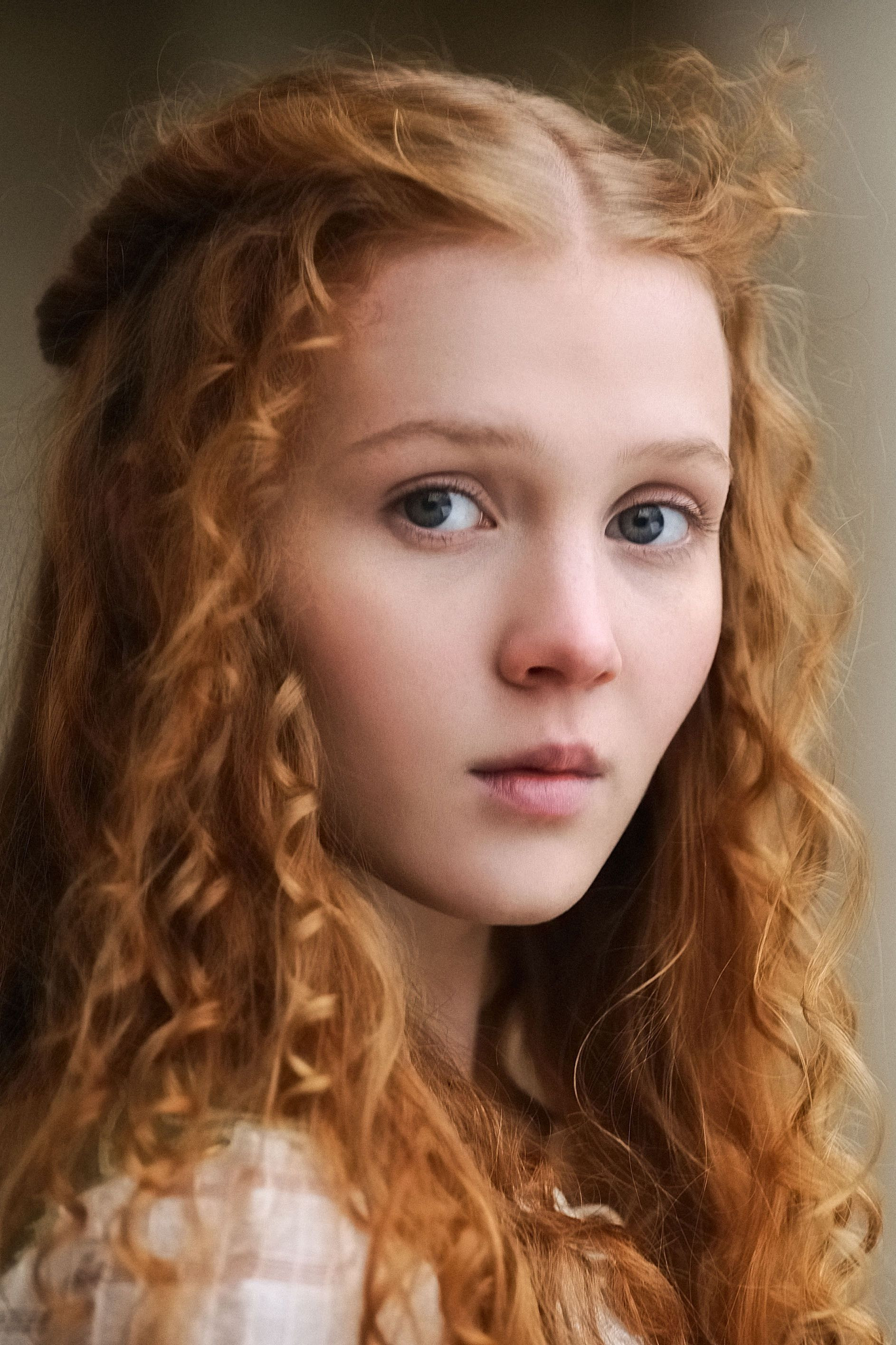 Isolda Dychauk-Ott backdrop