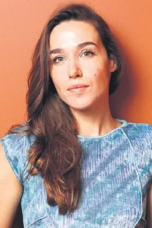 Arta Dobroshi backdrop