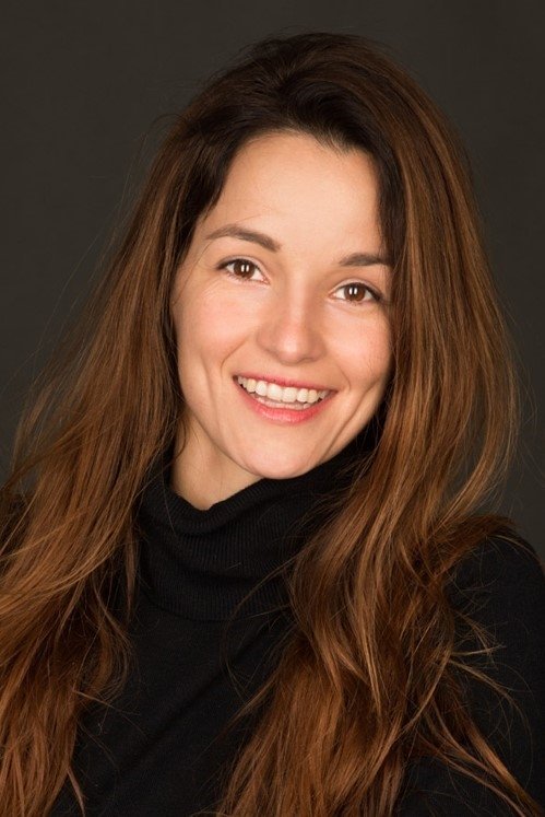 Esther Nubiola backdrop