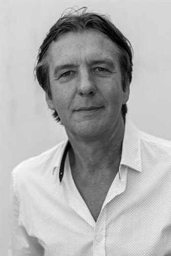 Chisco Amado backdrop