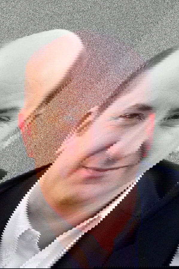 Antonio Albanese backdrop