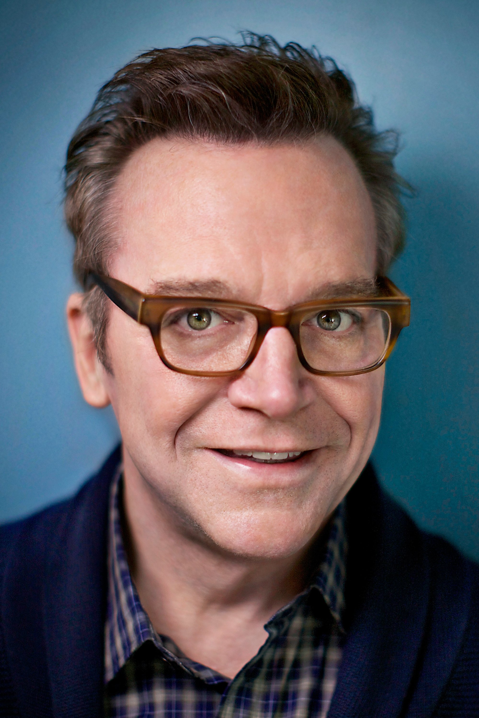 Tom Arnold → Tom Arnold backdrop