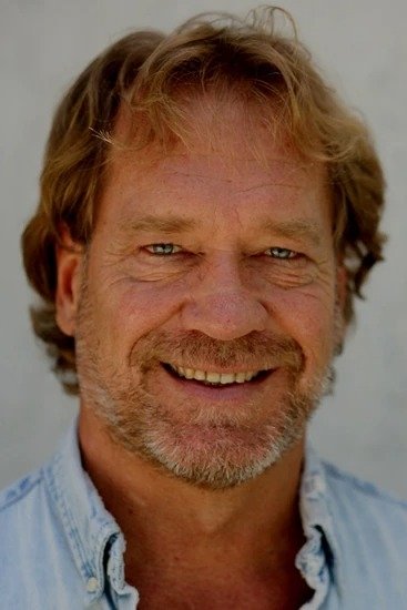 Dennis Hayden backdrop