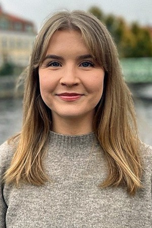 Linnea Cart-Lamy backdrop