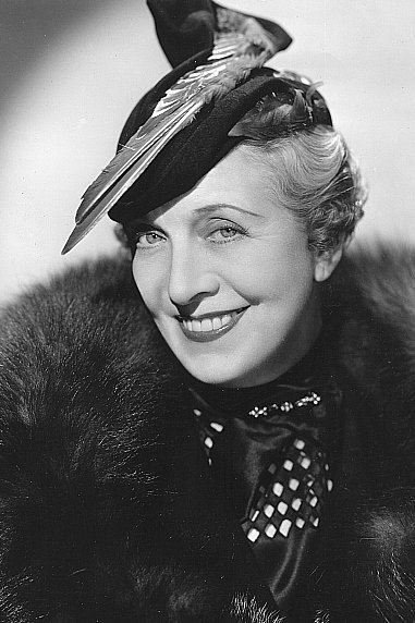 Sesil Kaninghem backdrop