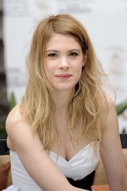 Hande Kodja backdrop