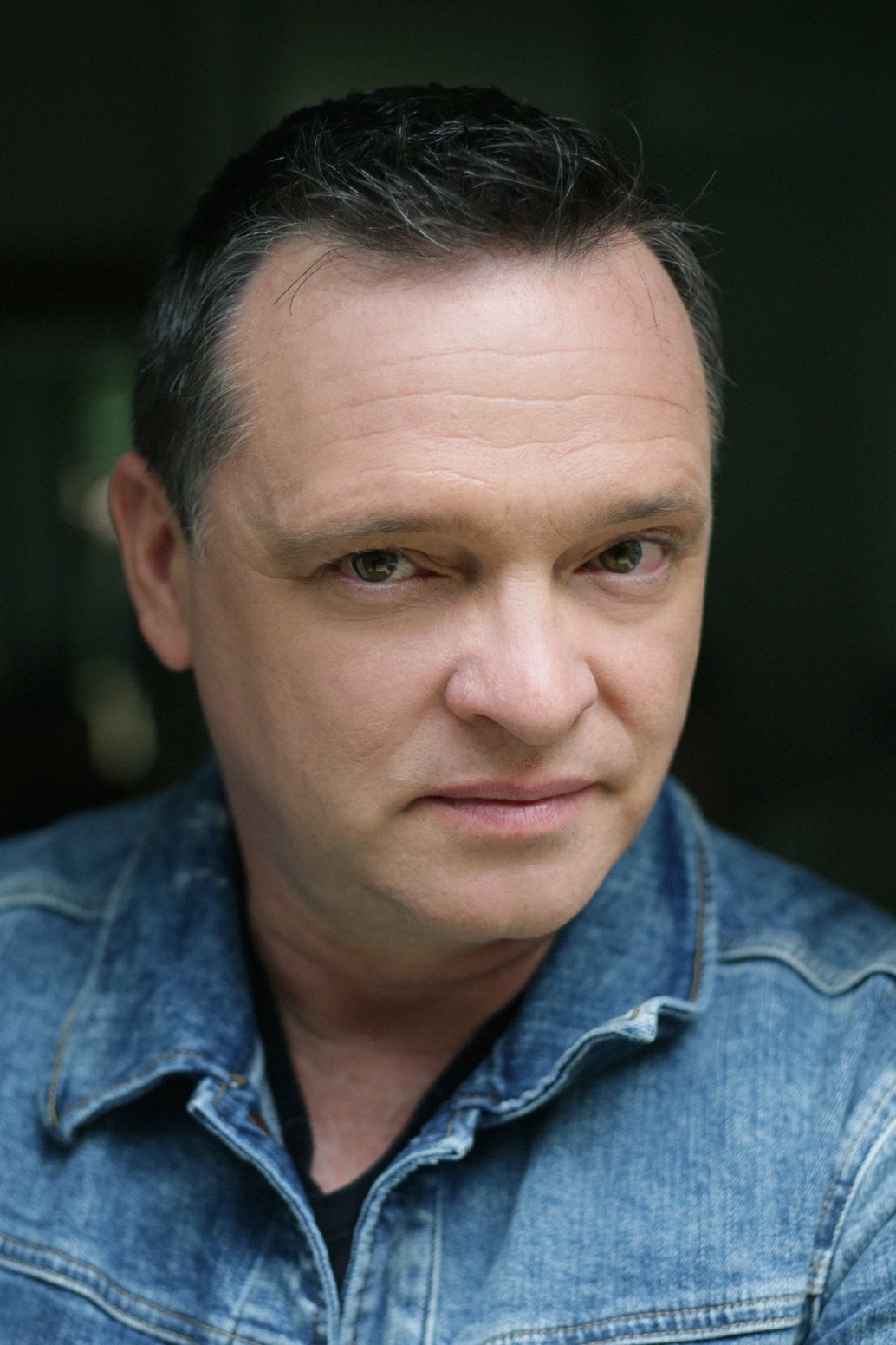 Serge Postigo backdrop