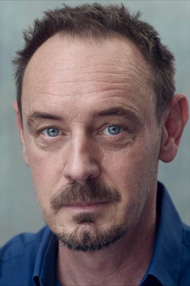 Steven Elder backdrop