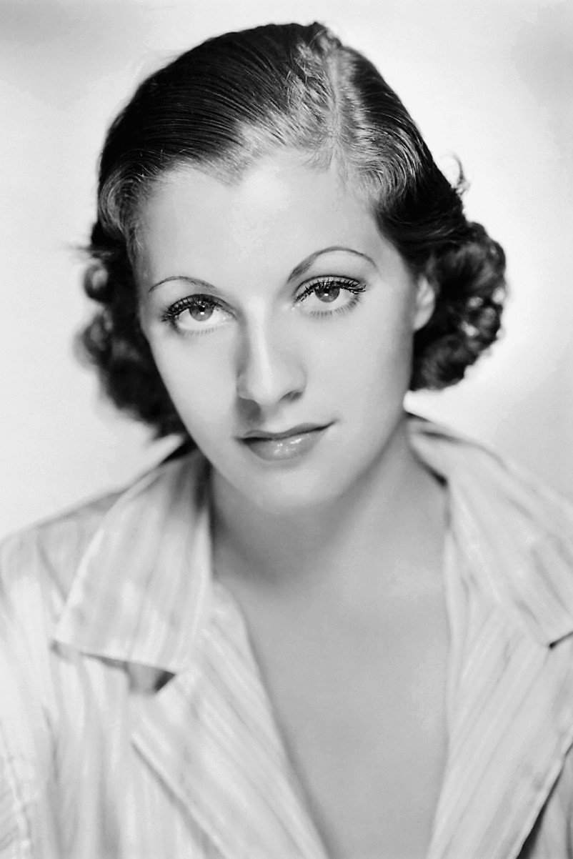 Martha Sleeper → Marta Slipeër backdrop