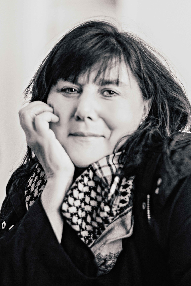 Cat Villiers backdrop