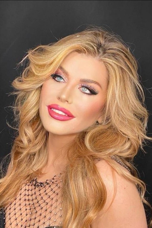 Loredana Groza backdrop