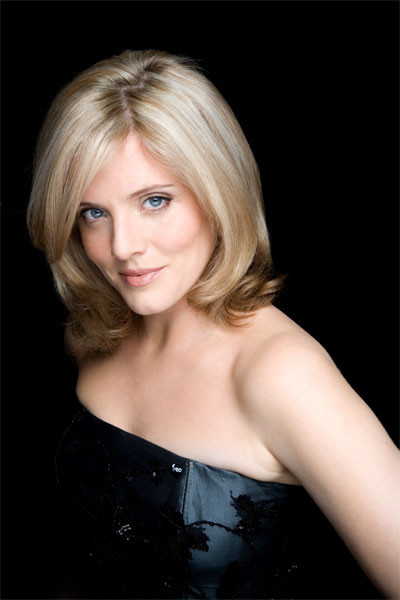 Méav Ní Mhaolchatha backdrop