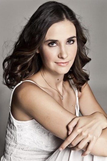 Kátya Tompos backdrop