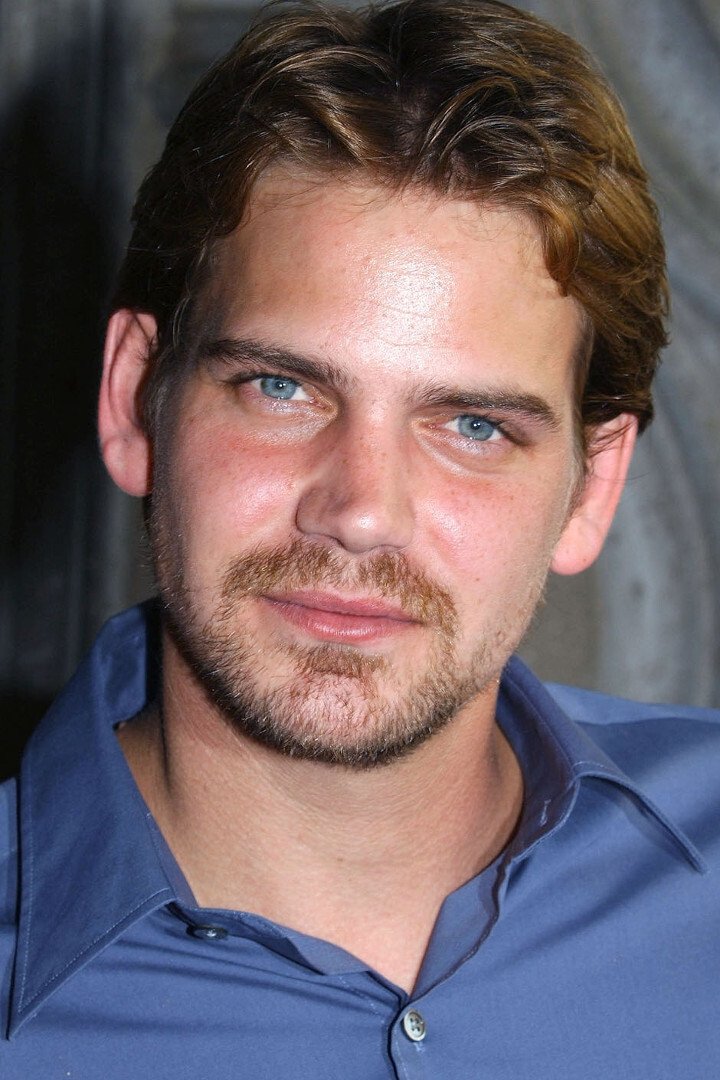 Scott Bairstow backdrop