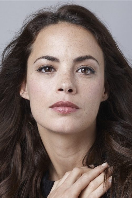 Bérénice Bejo backdrop