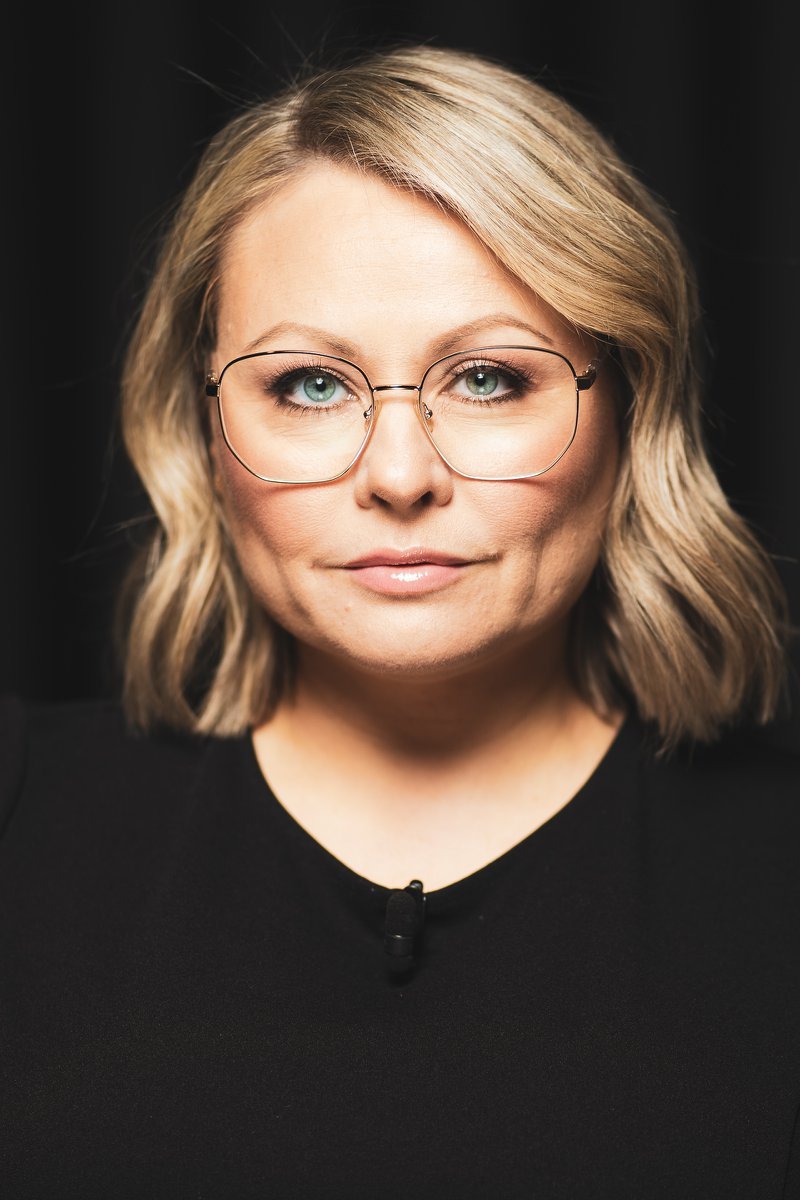 Mitsou Gélinas backdrop