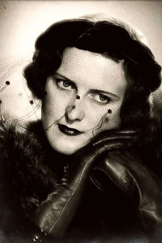 Ambrosinë Filpotës backdrop