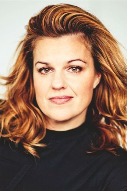 Sylvie Moreau backdrop