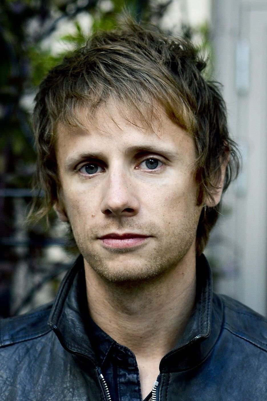 Dominic Howard backdrop