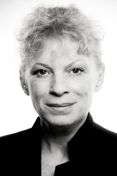 Holly De Jong backdrop