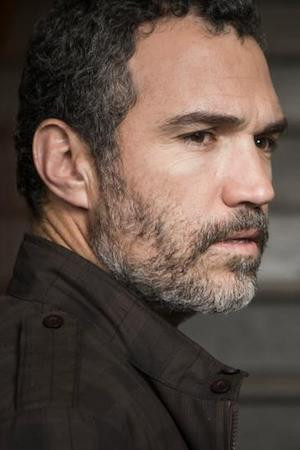 Salvador del Solar backdrop