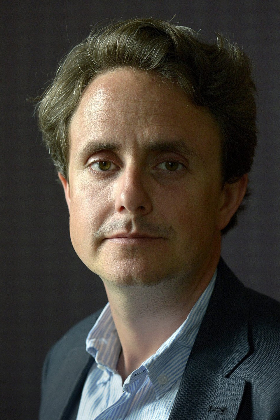 Uilliam Olson backdrop