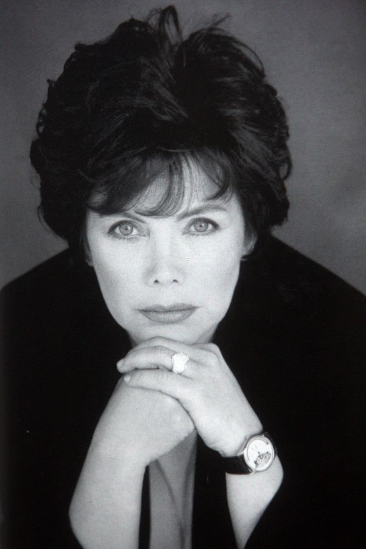 Isabel Pisano backdrop