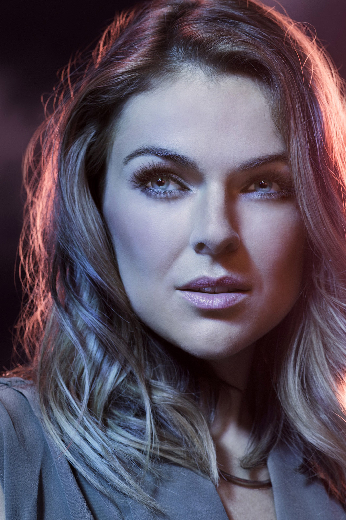 Serinda Swan backdrop