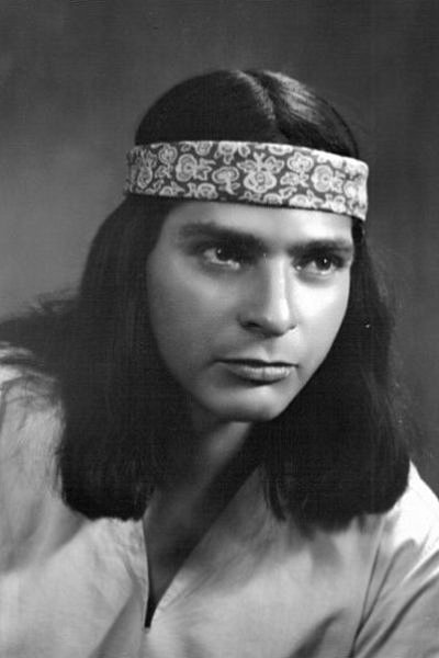 Maurice Jara backdrop