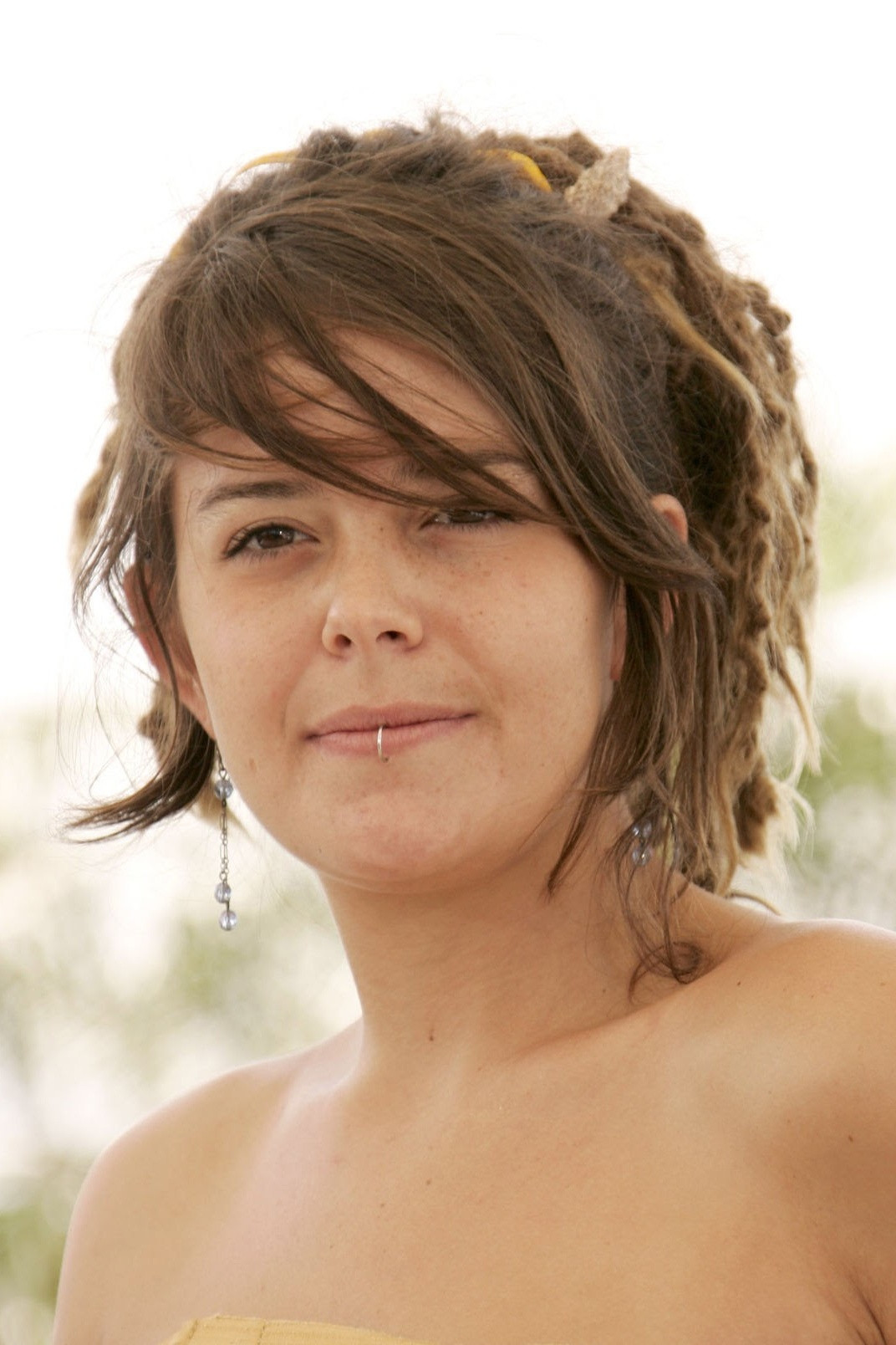 Anapola Mushkadiz backdrop